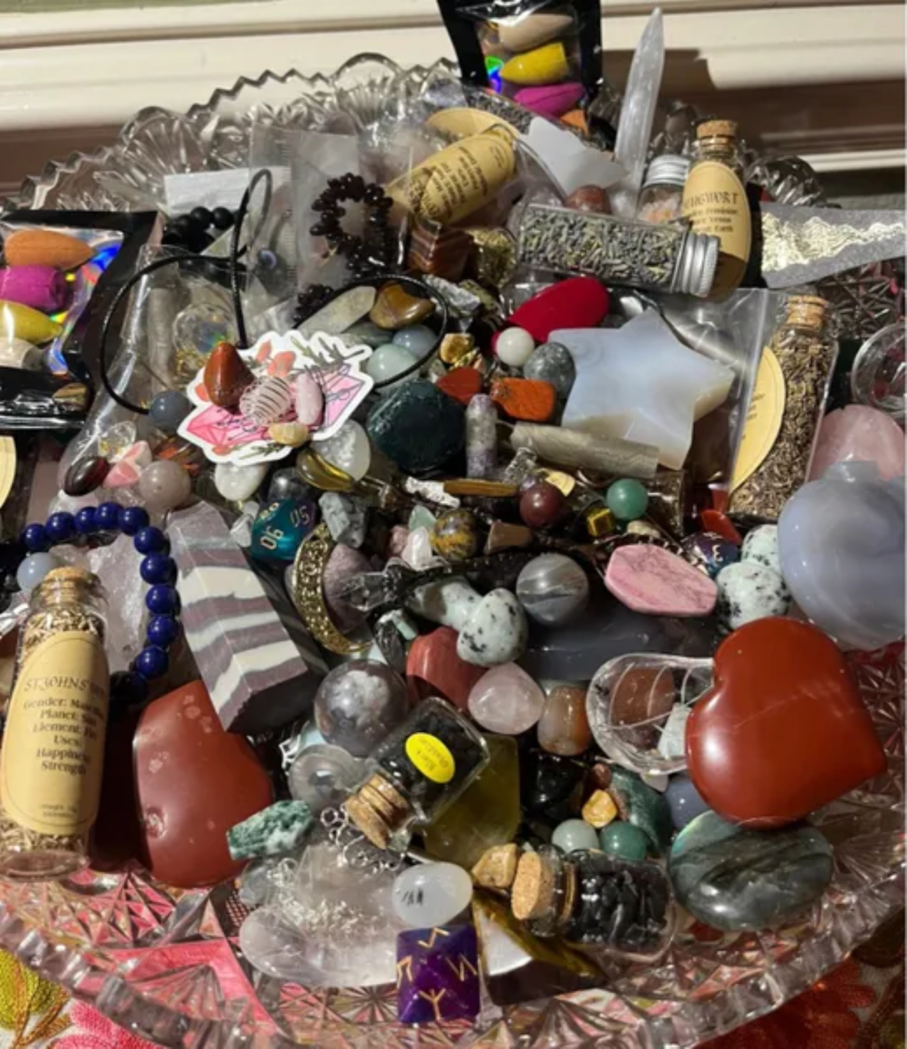 6a09ab65e1092d156f444602_witchcraft-confetti-scoop_1781161206319.png